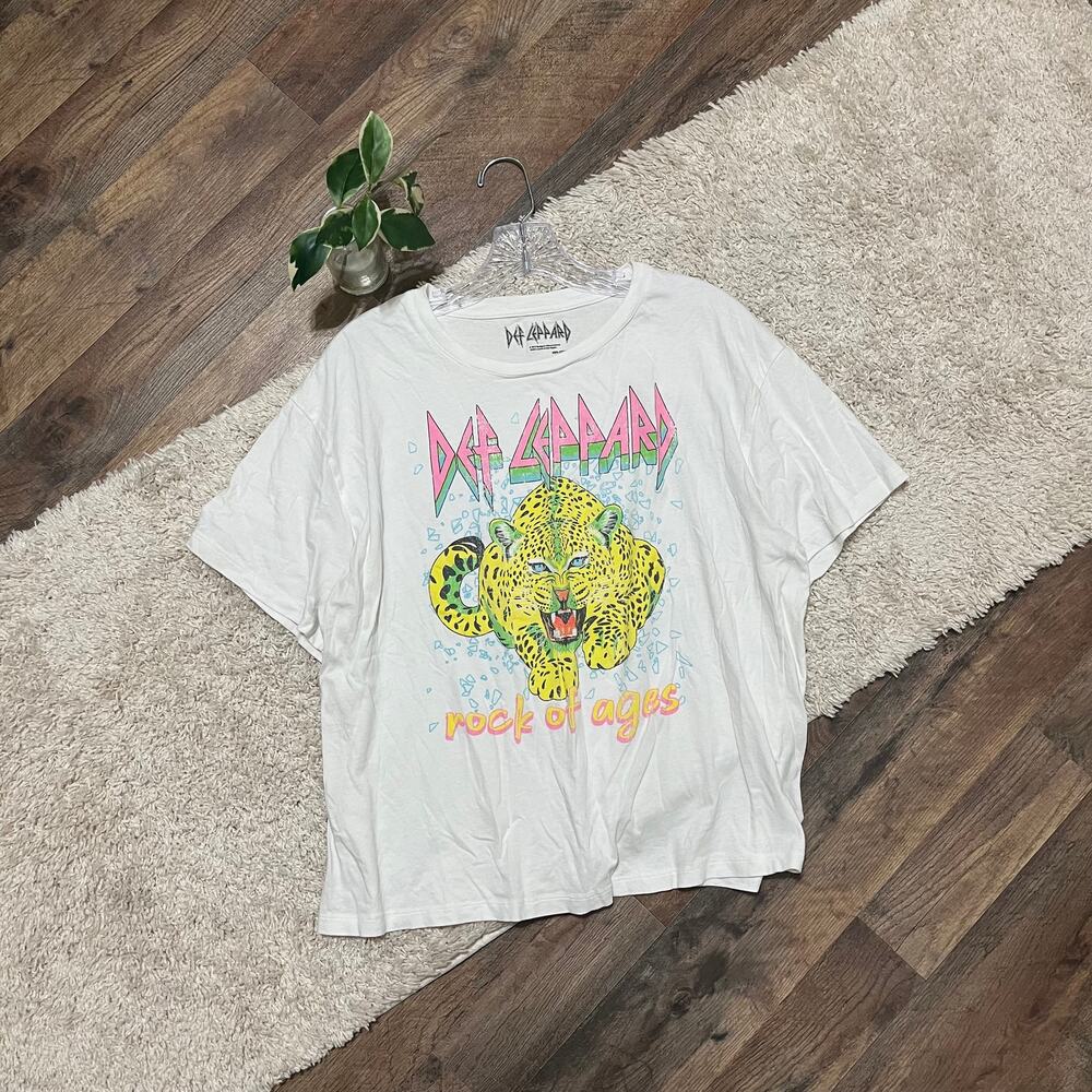 Def Leppard "Rock Of Ages" Size Large White Cropped Crewneck Graphic Tee